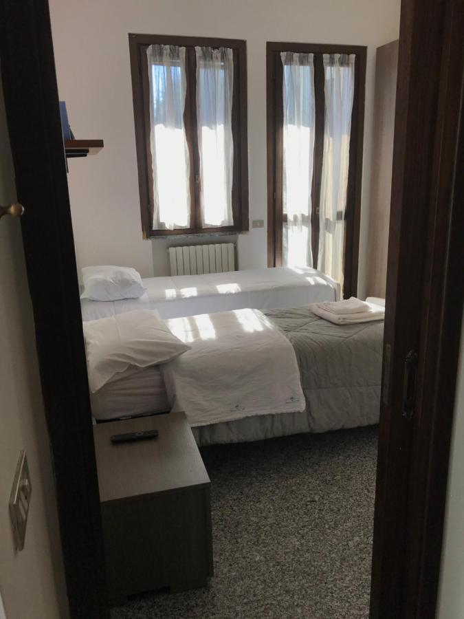 Camera Con Bagno Mirjana Cislago ภายนอก รูปภาพ