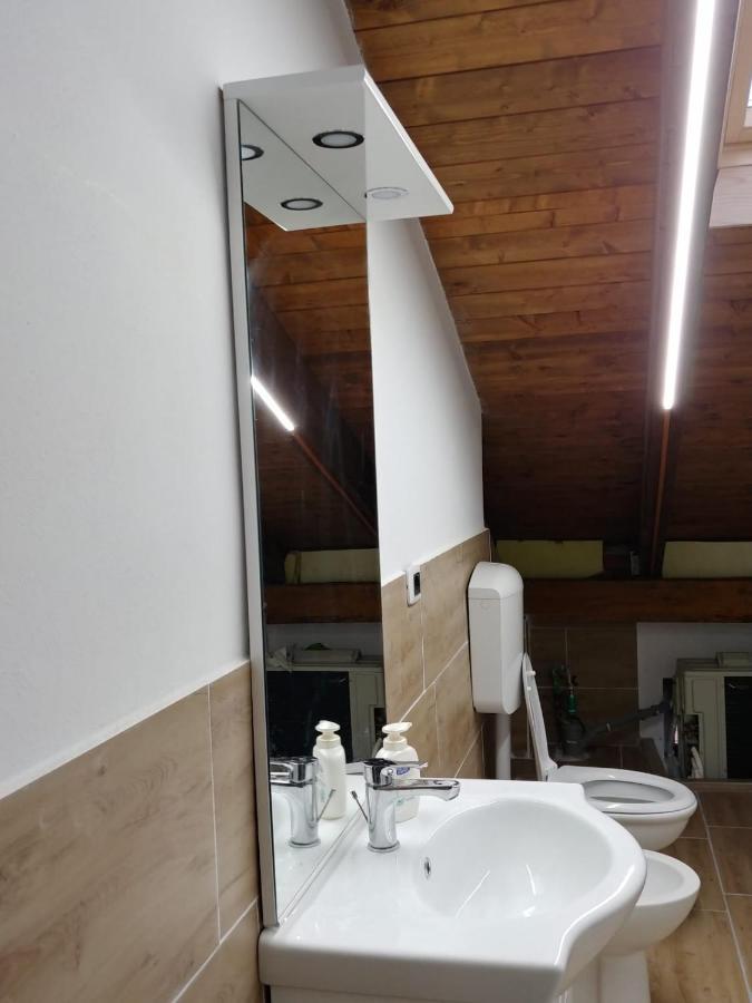 Camera Con Bagno Mirjana Cislago ภายนอก รูปภาพ